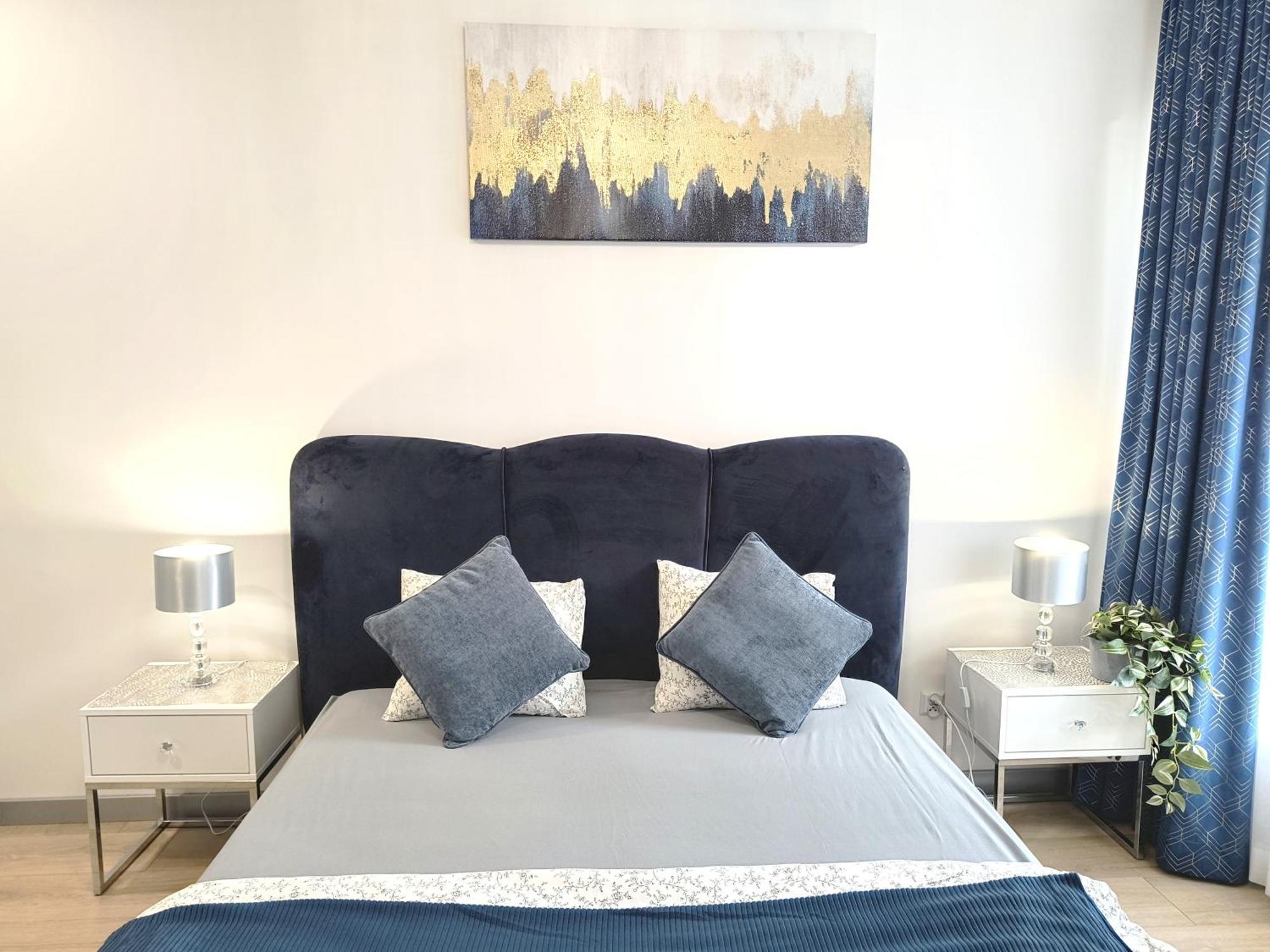Private Parking, Secure Building - Old Town & Main Station Апартаменти